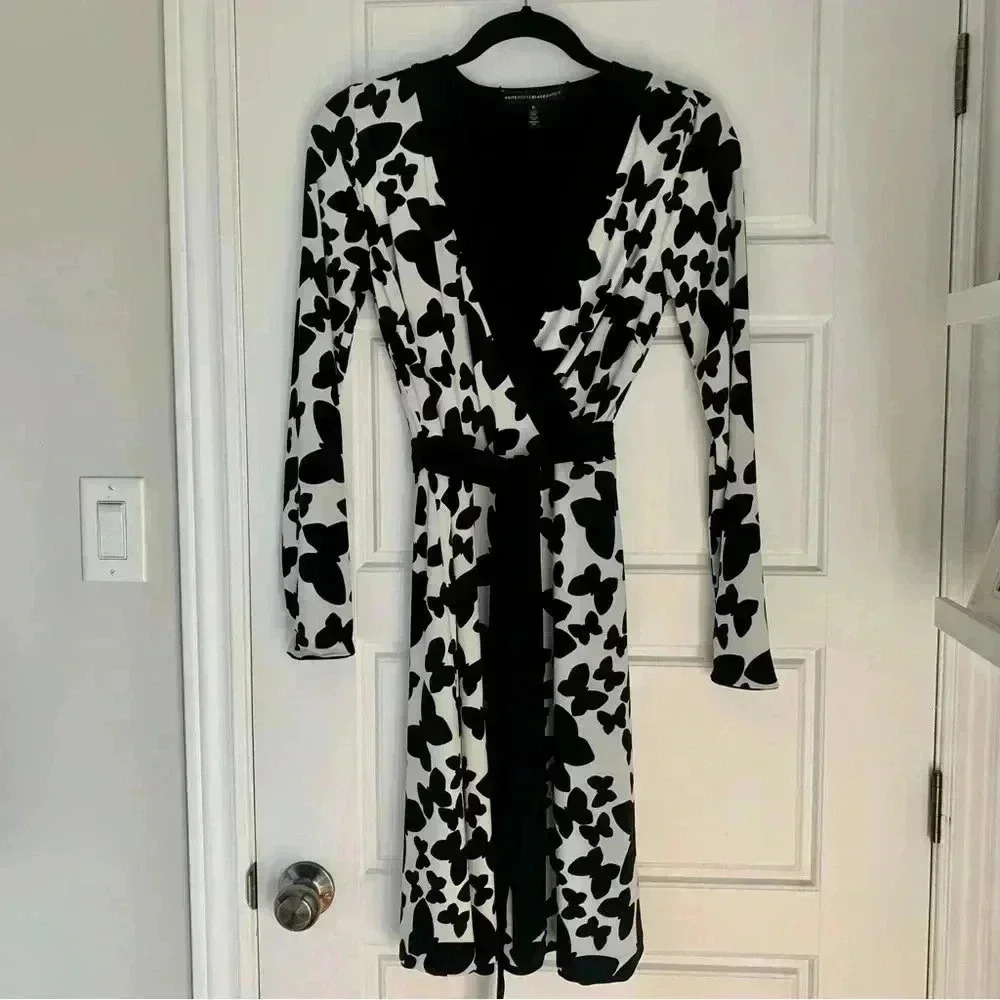 WHITE HOUSE BLACK MARKET - Black and white Butterfly pattern wrap dress - Size 6